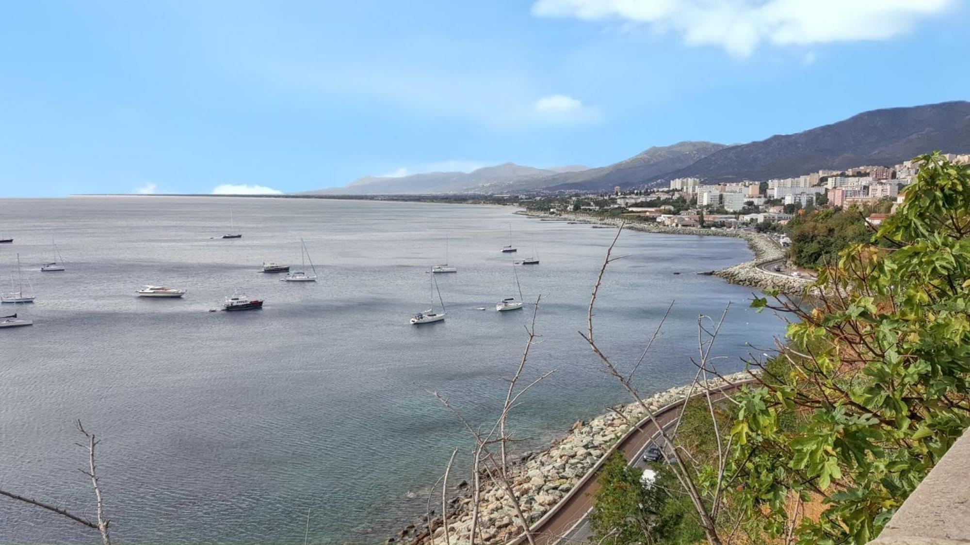 Spacieux A Bastia Avec Vue Et Montagne. Appartement Bastia (Corsica)