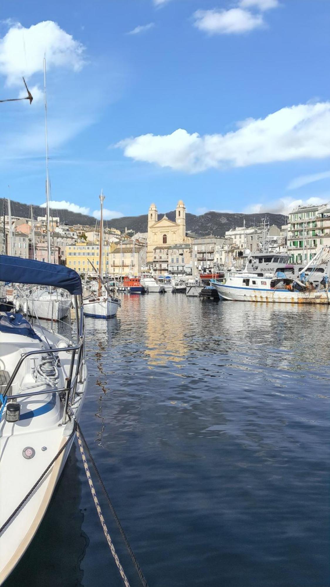 Spacieux A Bastia Avec Vue Et Montagne. Appartement
